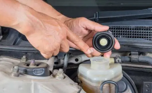 Смяна спирачна течност